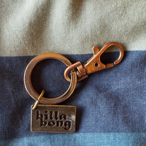 Vintage Billabong Brass Keychain with Logo - Picture 1 of 3